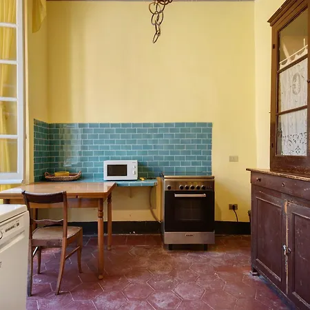 Piazza 100 Croci 公寓 *