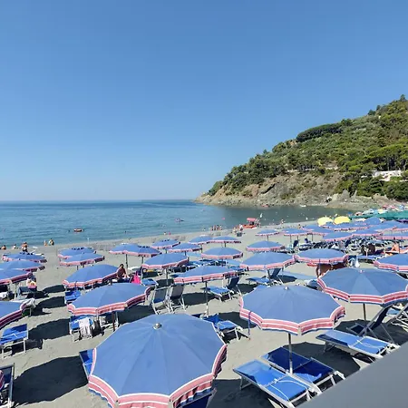 Piazza 100 Croci 公寓