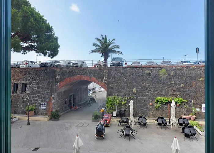 Piazza 100 Croci *