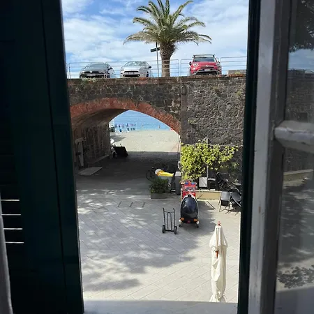 Piazza 100 Croci Apartment *