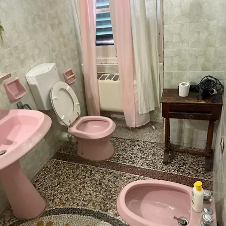 Piazza 100 Croci Apartment *