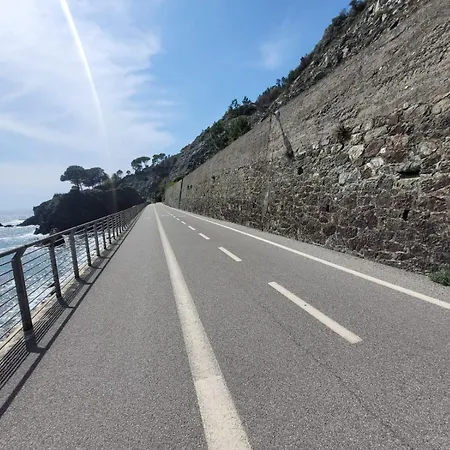 Piazza 100 Croci * Bonassola