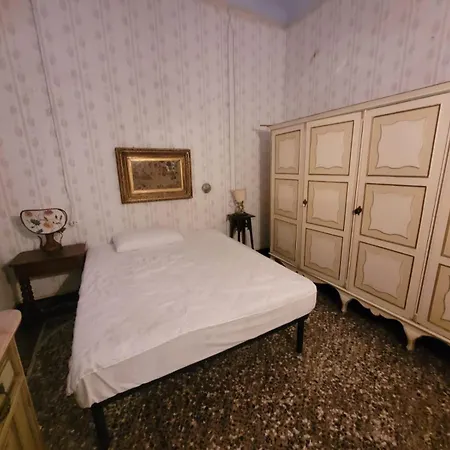 Piazza 100 Croci Apartment